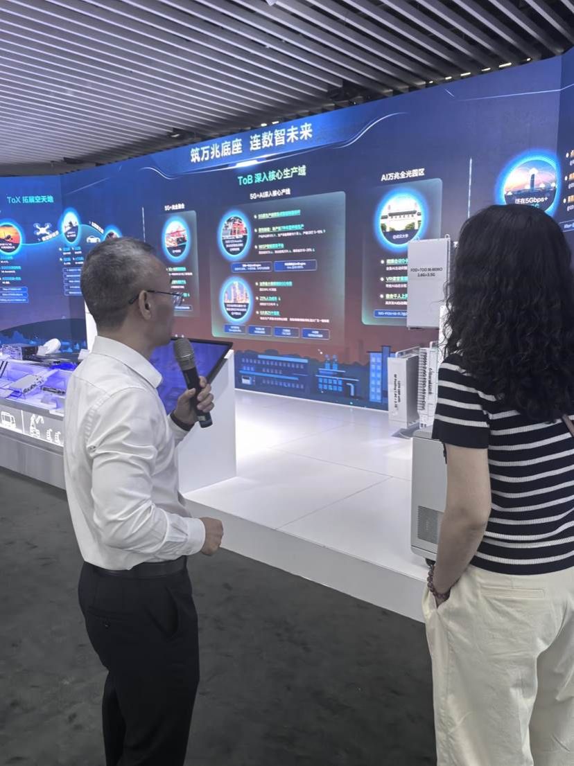 922adbeae40094ac43083cecaecc43da