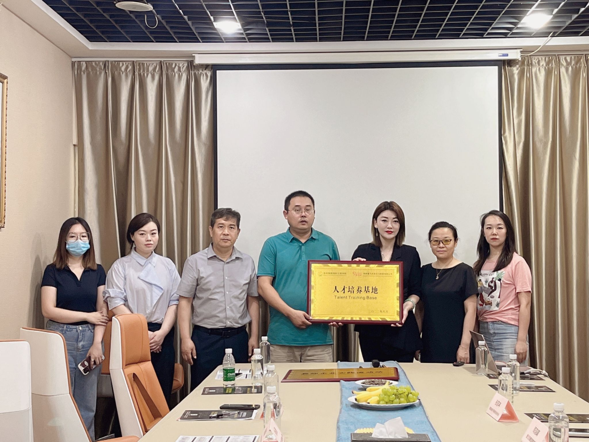 国际工商学院访企拓岗促就业，校企融合谋发展