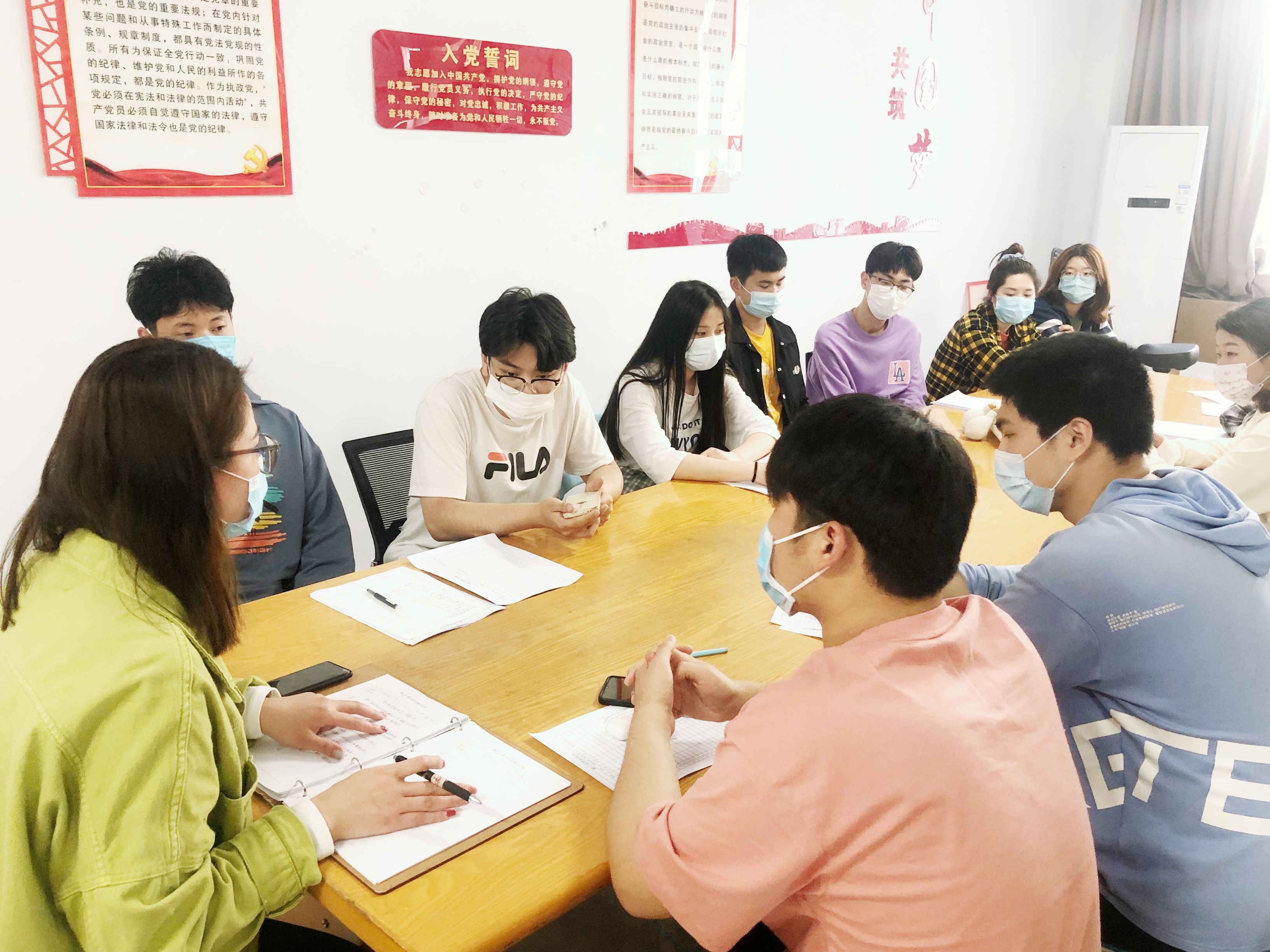 国际工商学院召开勤工助学工作会议