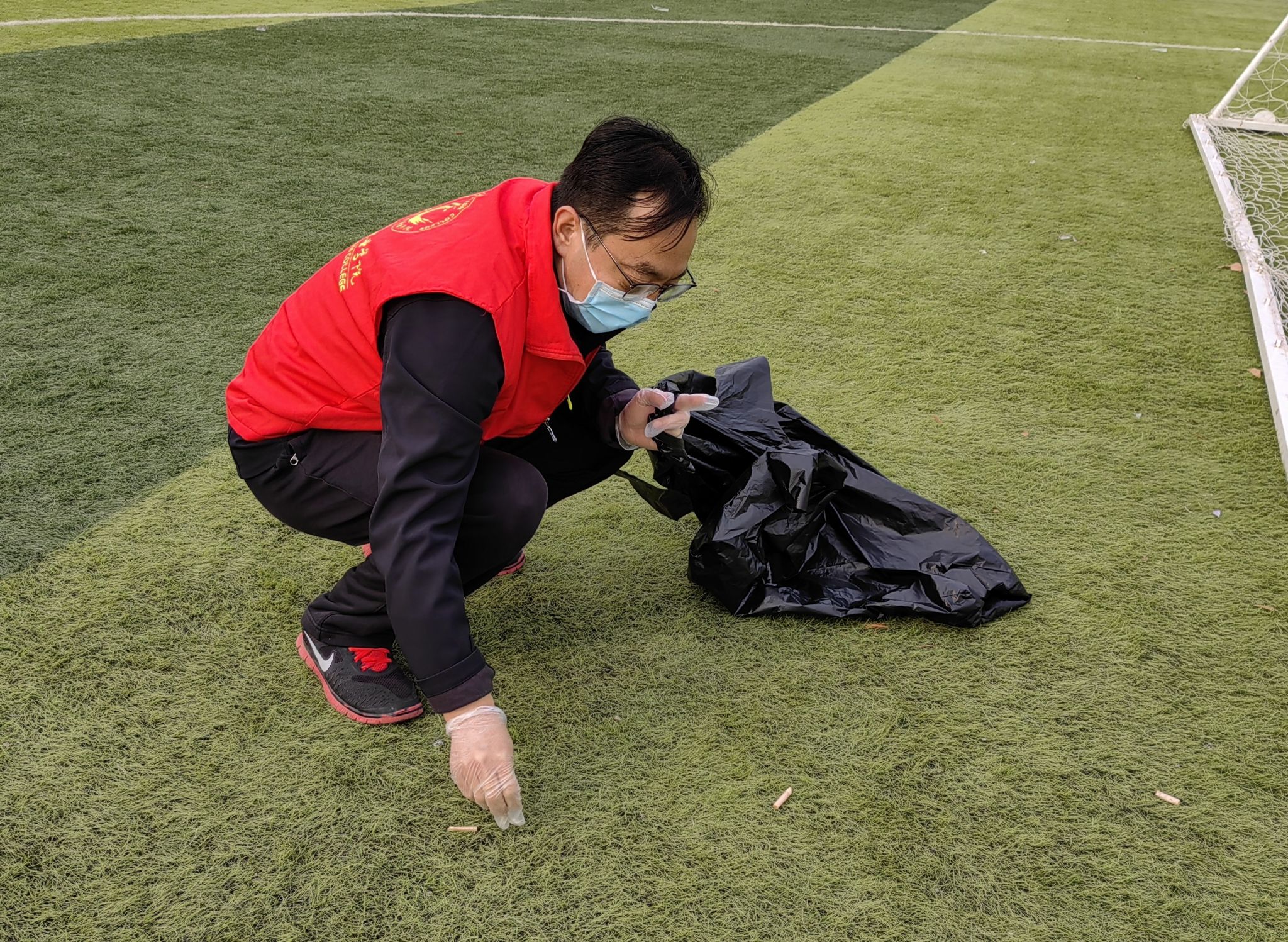 国际工商学院志愿服务助力疫情防控，共筑洁美校园