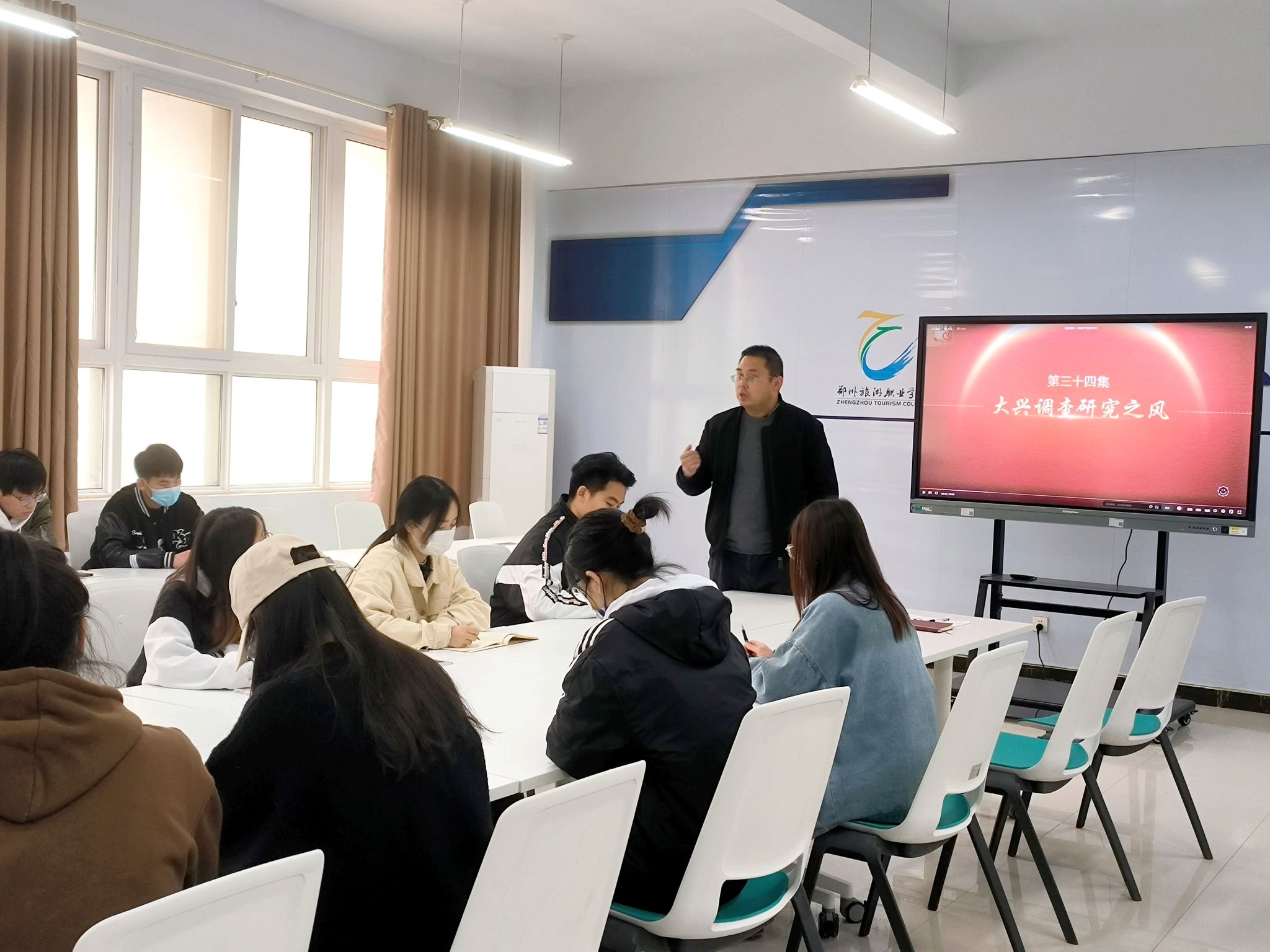 ​国际工商学院孙权院长为2022年度入党积极分子上党课：大学生要重视调查研究能…