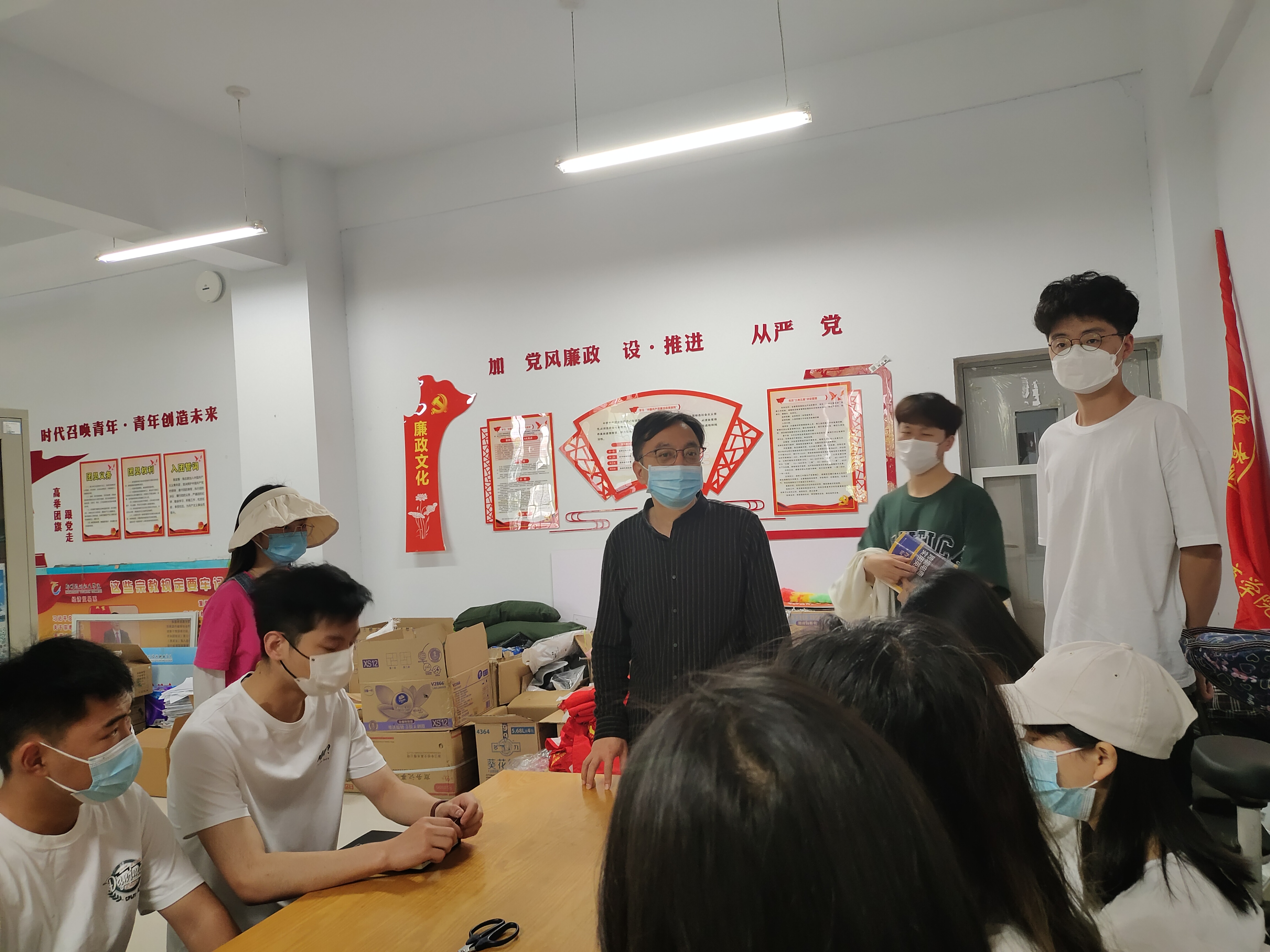 国际工商学院召开疫情防控安全会