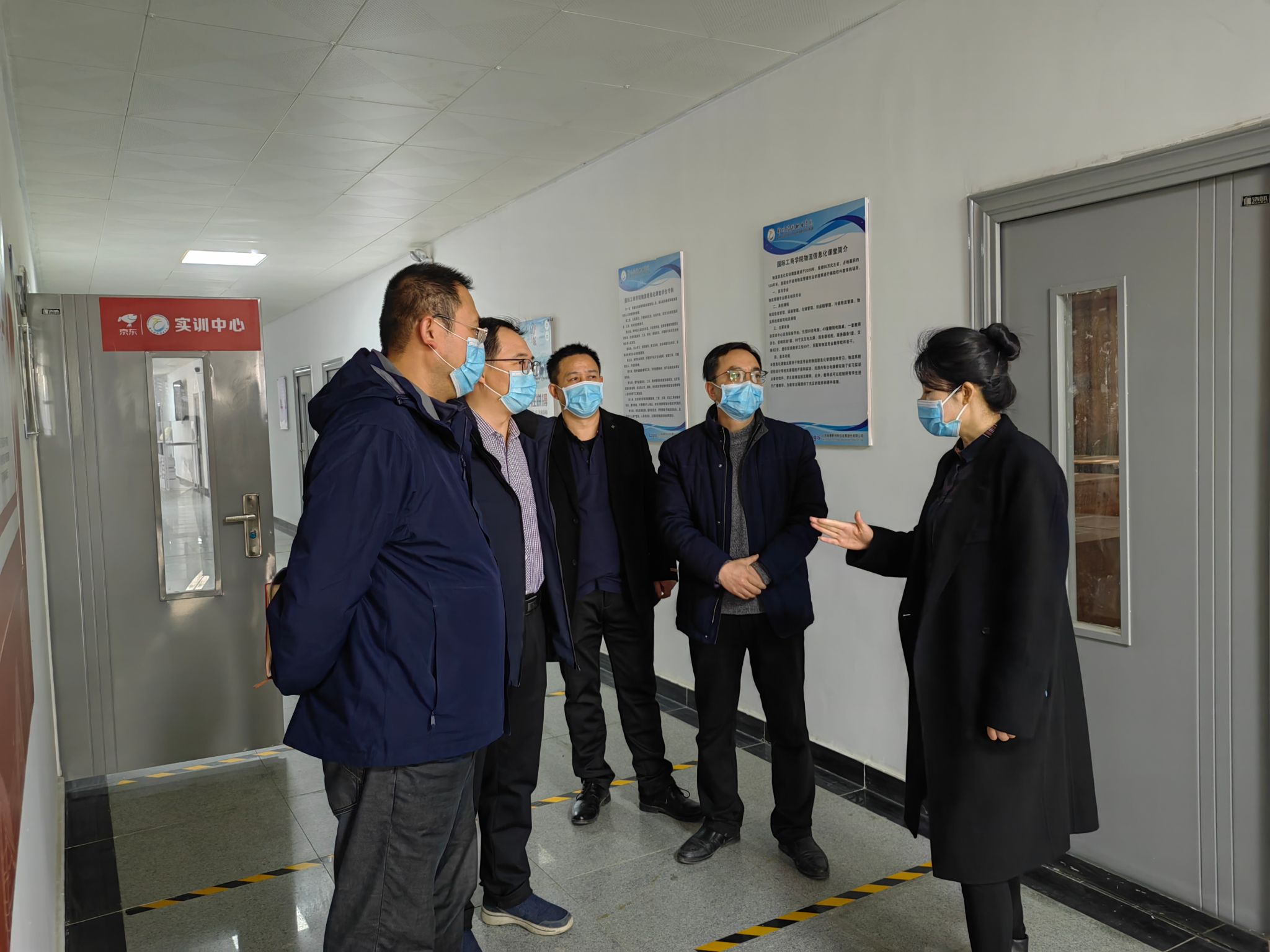 党委书记王艳红检查指导我院春季学期开学准备工作