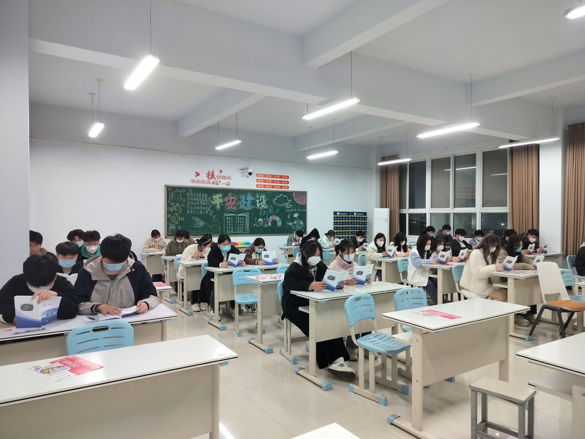 国际工商学院开展校规校纪与文明礼仪学习活动