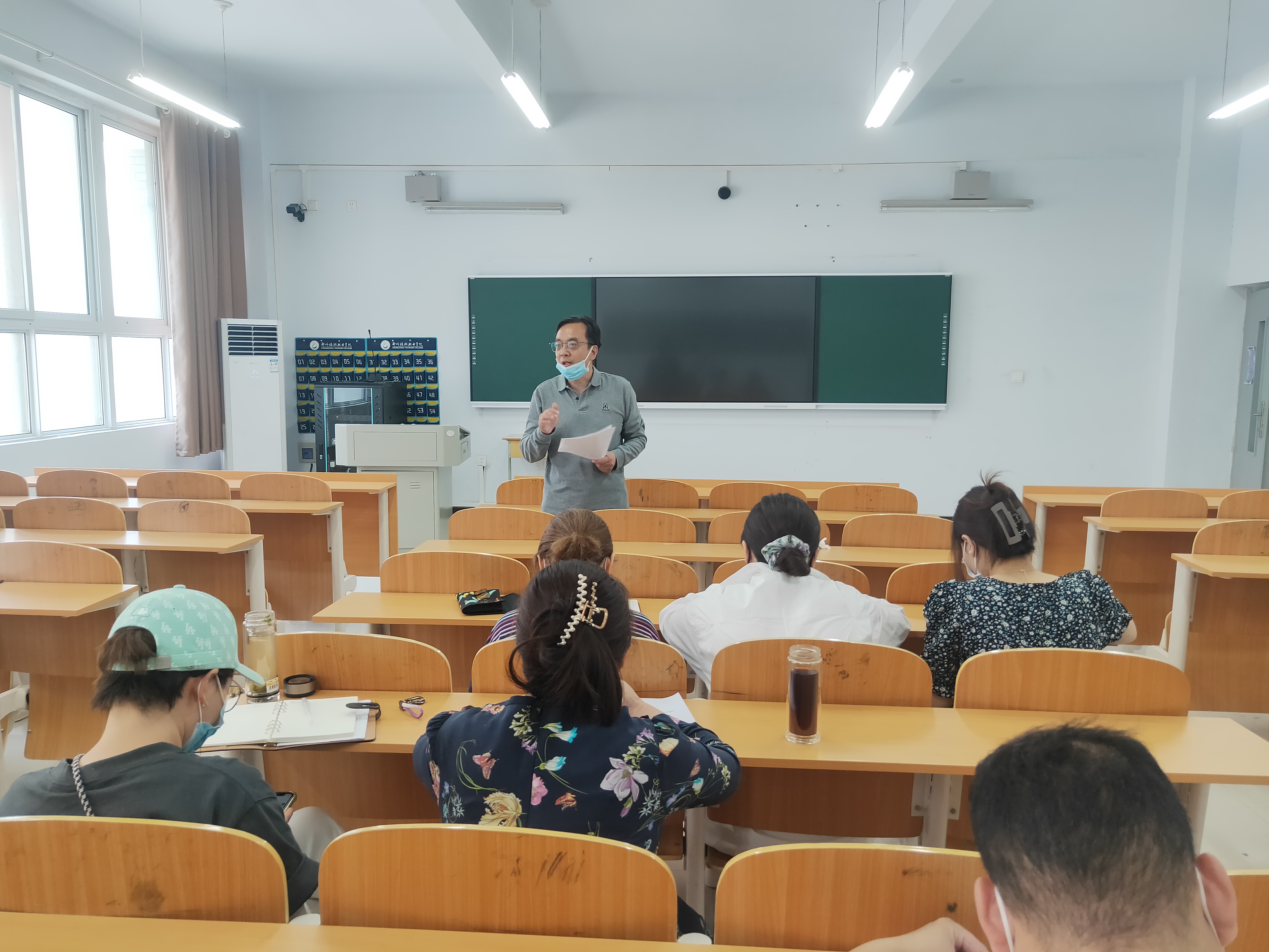 国际工商学院顺利完成2022年专升本考生班主任工作会