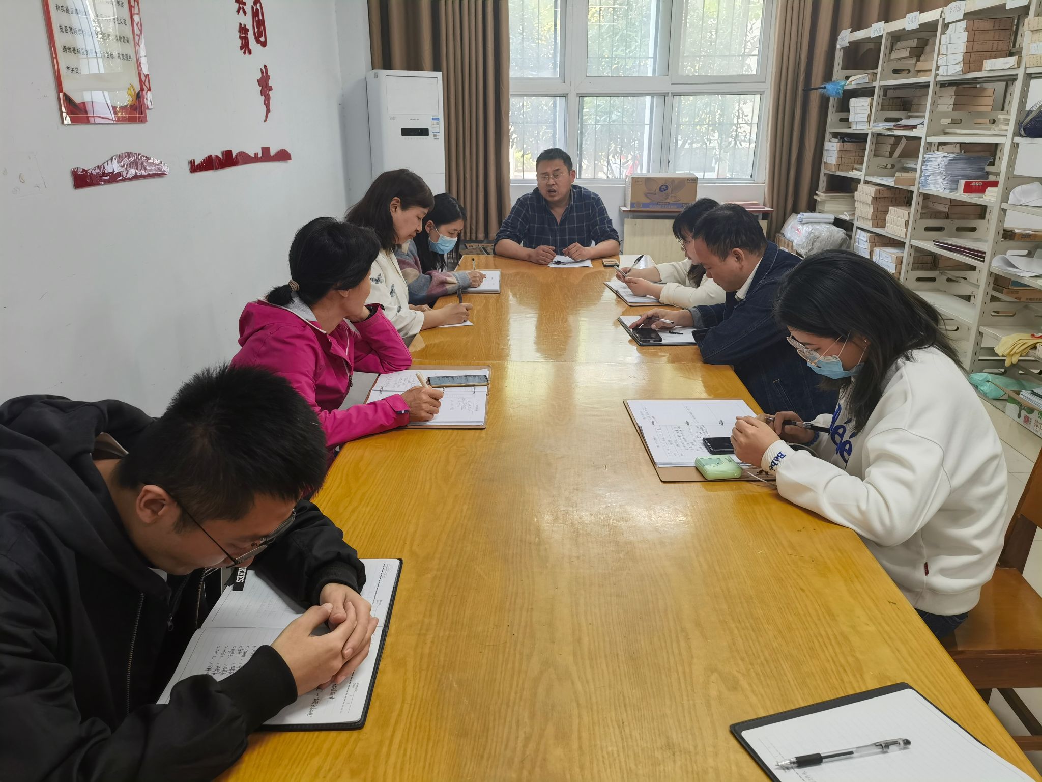 国际工商学院召开安全教育专题会