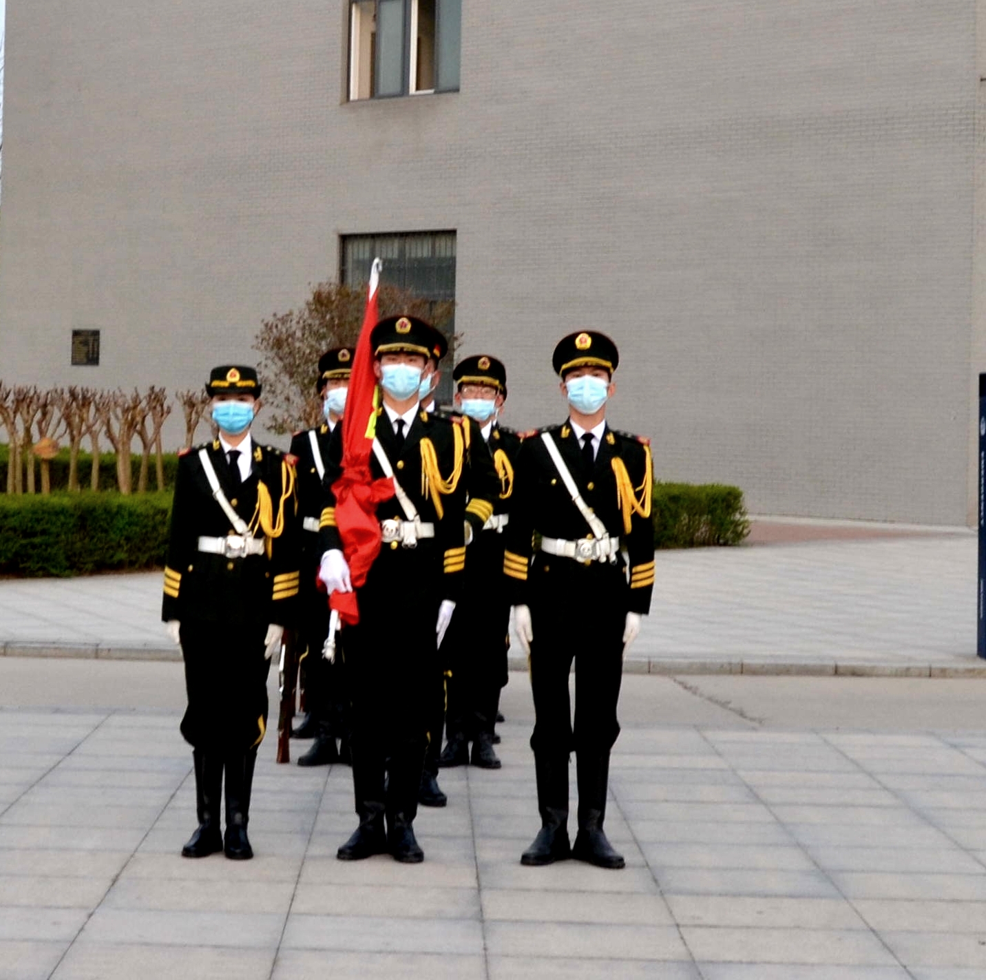 国际工商学院开展“喜迎二十大·永远跟党走·一起向未来”升旗仪式暨讲红色故事活…